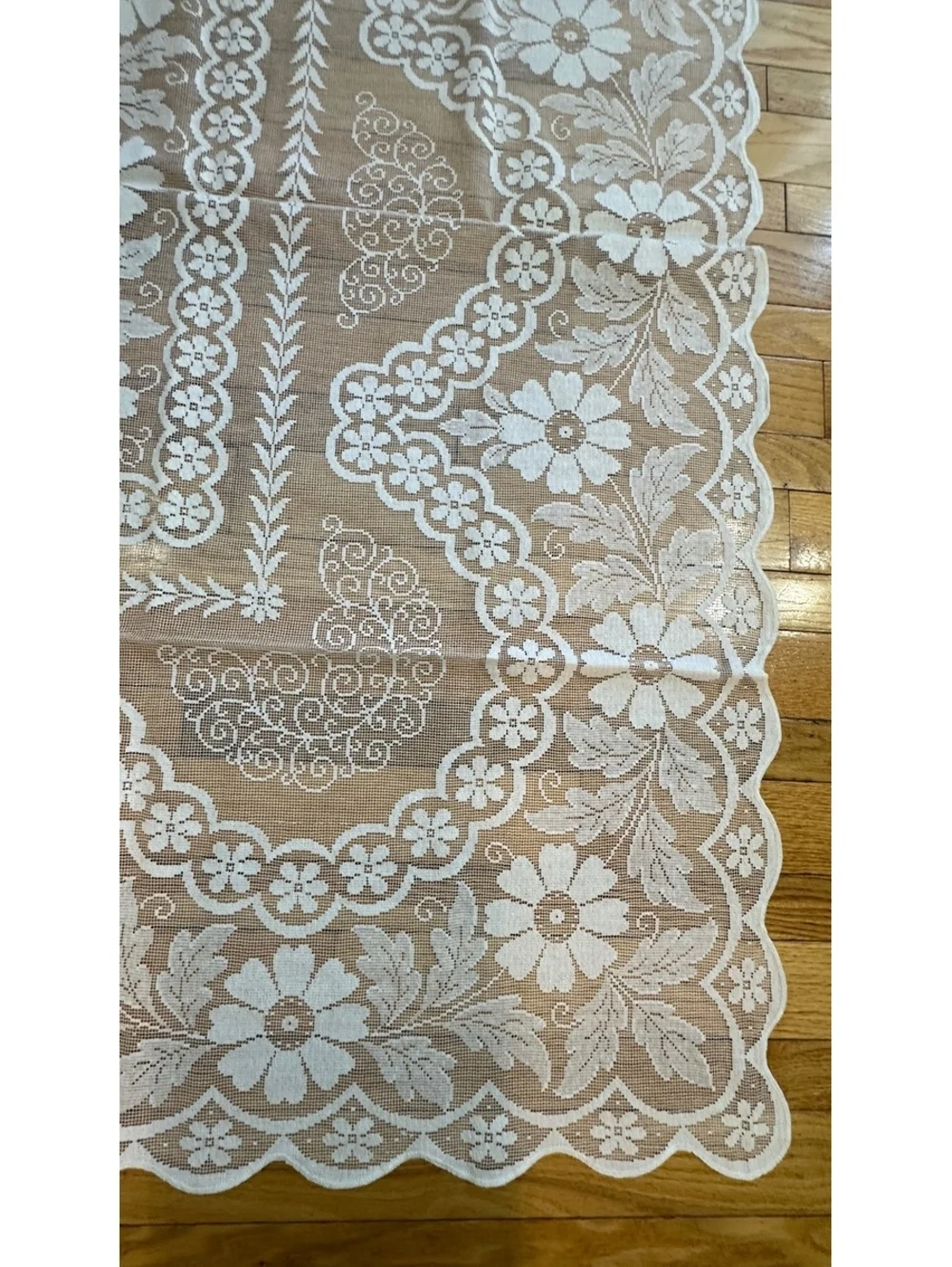 New VTG MCM Floral Lace Tablecloth Daisies Vines Heirloom Cottagecore 70x87 Box